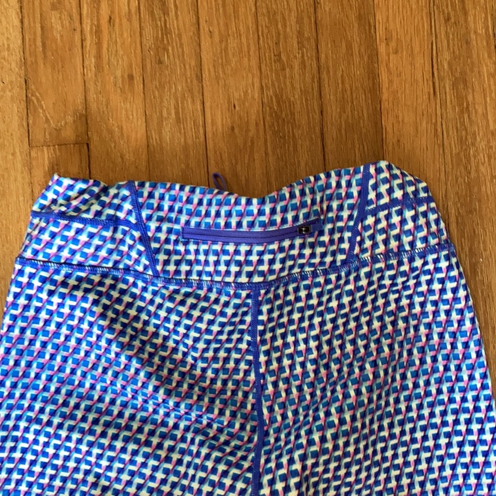 Athleta Vivid Sonar Capri size medium. - Picture 5 of 9